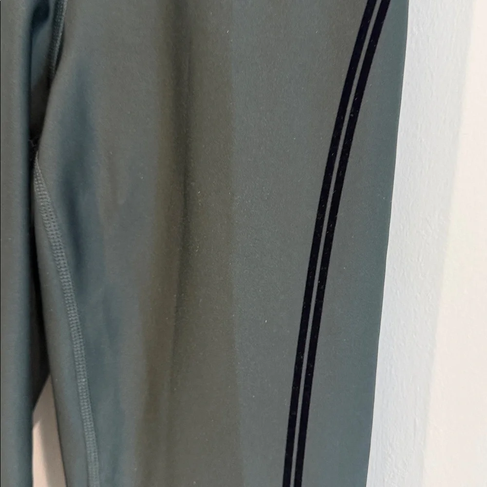 Alo Yoga Airlift High-Waist 7/8 Line Up Legging! - Picture 9 of 15